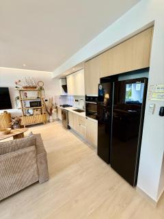 Tropical Escape with 3 Pools & Private Beach Club Aqua Esmeralda - 8