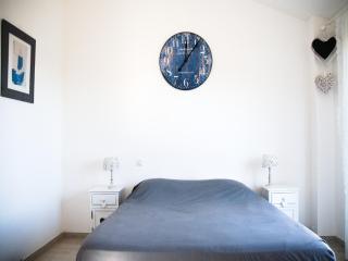 Rural villa with shared pool and tennis court - 1