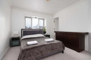 Spacious Room with Private Washroom in Homestay - Vancouver - 8