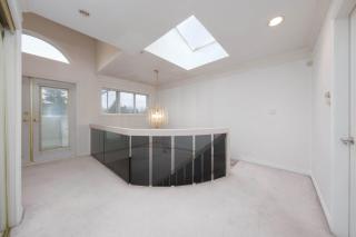 Spacious Room with Private Washroom in Homestay - Vancouver - 4