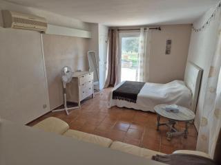 Villa in Le Luc with Pool & Vineyard Views - Le Luc - 2