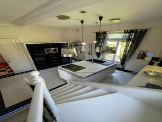 Serene Countryside Estate with Pool - Saint-Pavace - 2