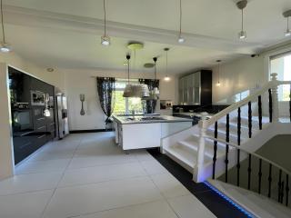 Serene Countryside Estate with Pool - Saint-Pavace - 9