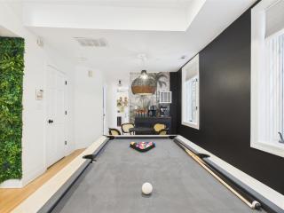Spacious 4BR with Outdoor Oasis - Chicago - 5