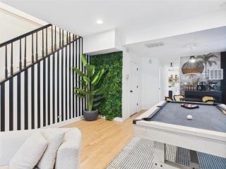 Spacious 4BR with Outdoor Oasis - Chicago - 6