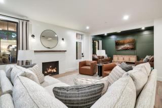 The Davis Luxury Retreat Villa 1-Block from Dolly - 4