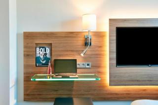 Moxy London Heathrow Airport - Hounslow - 6