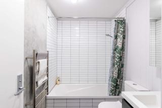 Cozy Studio - Private Balcony Bath and Tub - Lower Hutt - 6