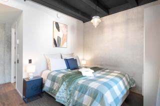 Cozy Studio - Private Balcony Bath and Tub - 3