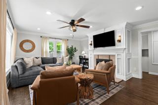 New! Private Lakefront Retreat 3BR 2BA Game Room - - 7