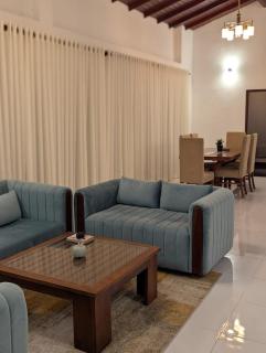 Cozy Airport Transit Villa - 1