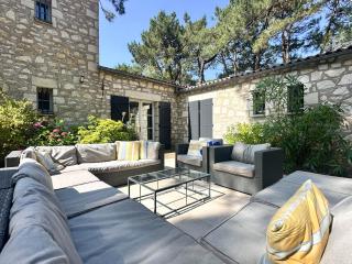 Villa Charentaise avec Piscine Privée - Jusqu'à 12 Pers. - FR-1-705-89 - Les Mathes - 2