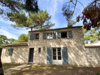 Villa Charentaise avec Piscine pour 8 personnes à La Palmyre - FR-1-705-103 - Les Mathes - 0