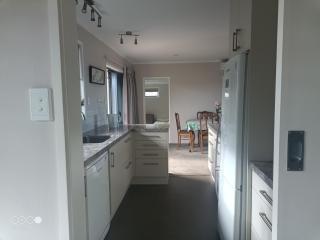 Cozy spacious estuary view three bedroom townhouse - Napier - 4