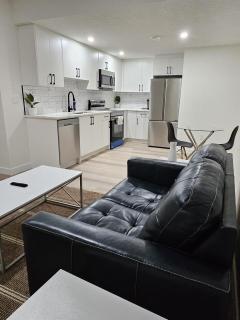 Guest Home Near Calgary Airport - Airdrie - 0