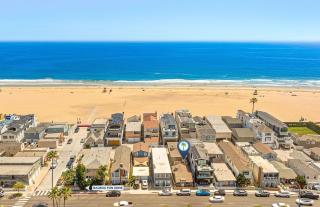 Stylish 2Br Upstairs Cottage W Ac One House From Beach By Beachview Rentals - 0