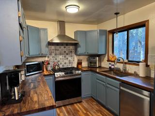 Fully updated Truckee cabin with plenty of beds - Truckee - 6