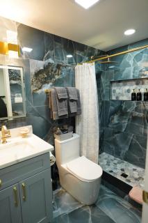 Modern Luxe Retreat -Heart of Chesterfield - - 3