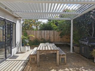 Sunny Family Home in Central Mount Maunganui - 2