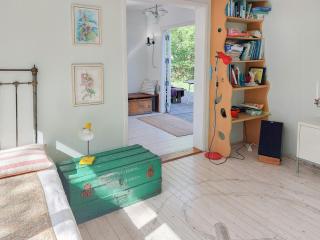 Cottage In Woodland Garden In Natural Harmony - 5