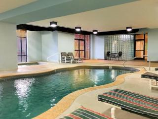Cozy Retreat 2BR Condo with Jacuzzi & Indoor Pool - Pigeon Forge - 5