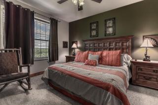 Cozy Retreat 2BR Condo with Jacuzzi & Indoor Pool - 2