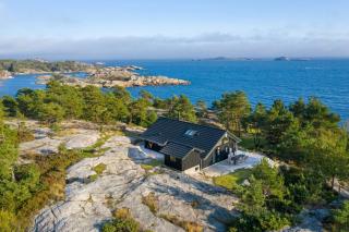 Seaside Cabin With Ocean View And Sunny Terrace - 9