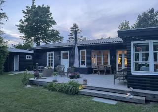 Modernized Holiday Home Near Tisvildeleje Beach - Melby - 0
