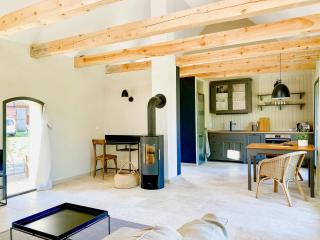 Aesthetic Meets History In The Renovated Stable - Küsten - 1