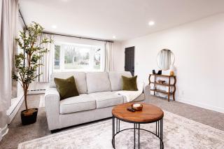 King Size Bed, Near Hwy, Work Desk, Close Parking - Lockport - 3