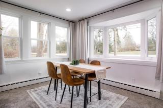 King Size Bed, Near Hwy, Work Desk, Close Parking - Lockport - 2