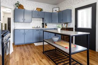 King Size Bed, Near Hwy, Work Desk, Close Parking - Lockport - 5