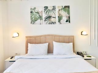 Люкс апартаменты студия в Steps с видом на море и горы - 1