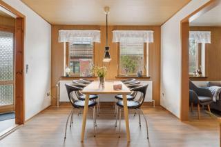 Spacious Holiday Home Near The Beach - 3