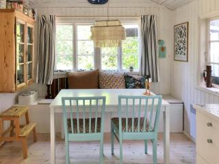 Classic Black And White House With Personal Style - 7