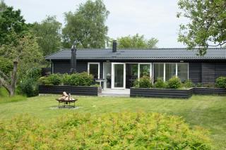 Calm In Modern House Near Water - 9