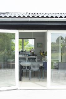 Calm In Modern House Near Water - 4