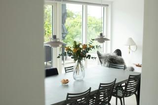 Calm In Modern House Near Water - 1