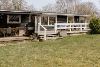Scandinavian Style And Lake View In Oasis - 5