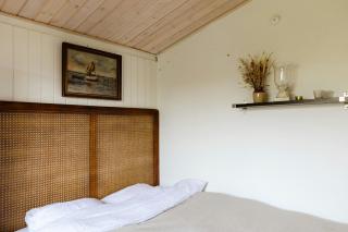 Scandinavian Style And Lake View In Oasis - 2