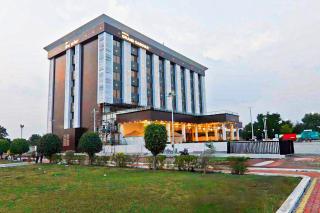 Hotel Grand Sarowar and Shakuntal Lawns - Daulatābād - 8