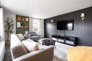King Bed, Work Desk, Near Hwy, Laundry Room Access - Lockport - 9