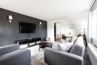 King Bed, Work Desk, Near Hwy, Laundry Room Access - Lockport - 5