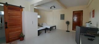 Loti's Guesthouse - San Juan - 0