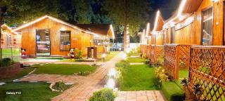 Highway Huts - 3