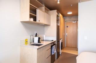 Petone Studio - Balcony Bath Tub Sleeps 2 - 7