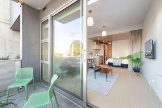 Petone Studio - Balcony Bath Tub Sleeps 2 - Lower Hutt - 4