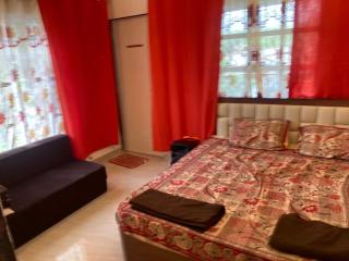 The White House Retreat Poolvilla - Karjat - 6