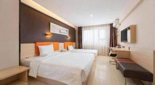 7 Days Premium· Zhoushuizi Airport Wal-Mart - Dalian - 9