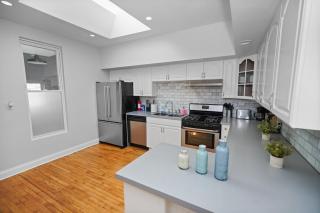 Modern 4BR Unit with Free Parking Near University of Illinois Chicago and Medical District - Chicago - 5